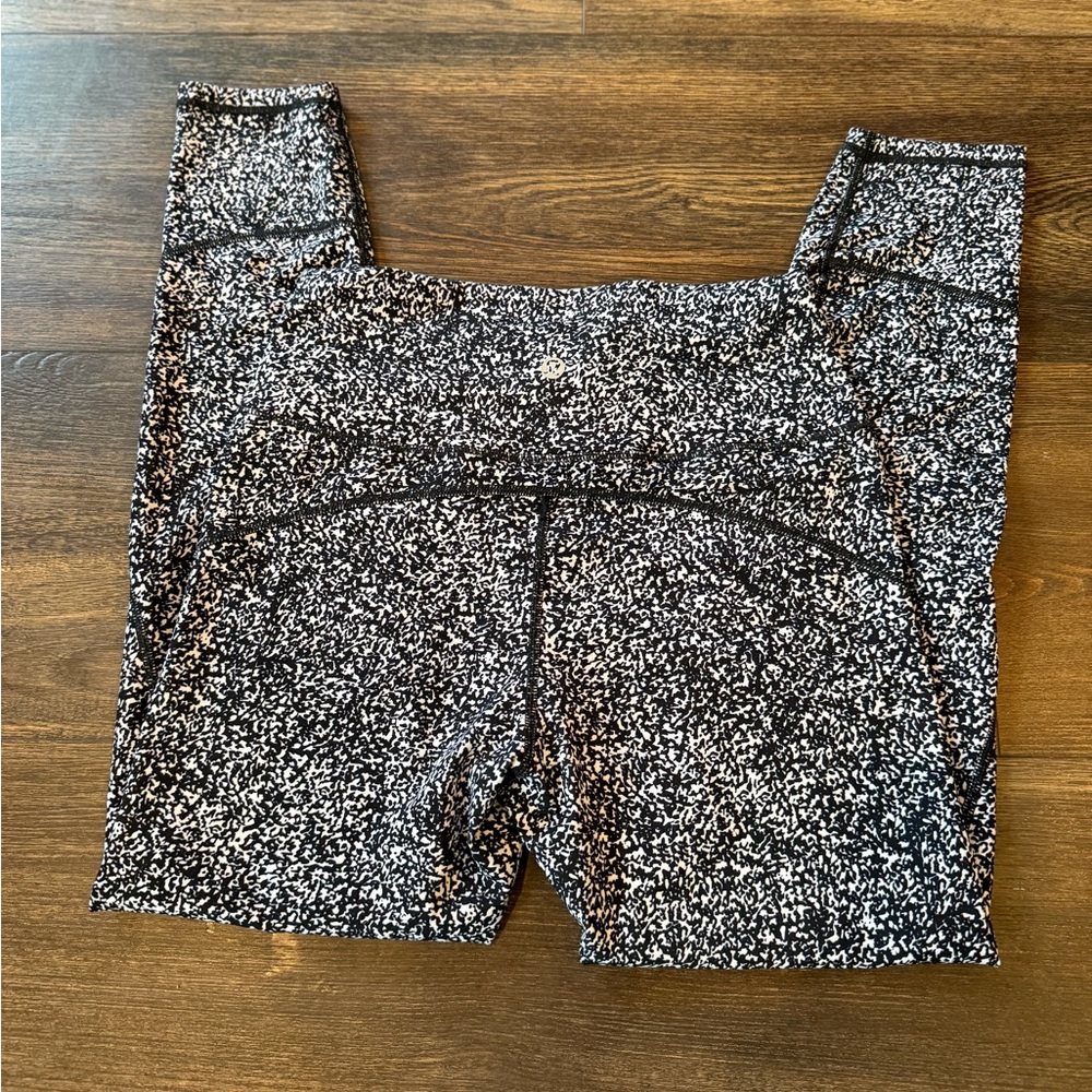 Lululemon Leggings Black and White Pattern